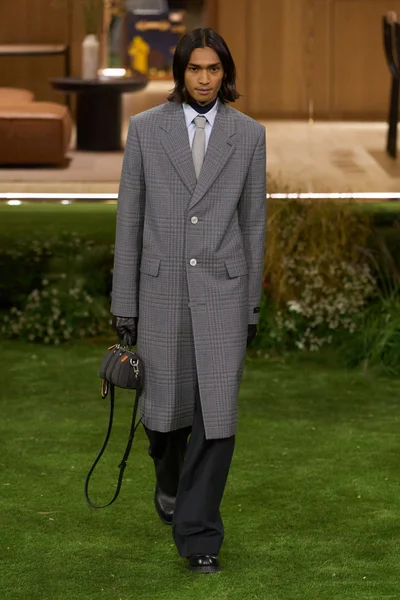 Look 80